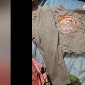 Born to Explore Graphic Sweatshirt